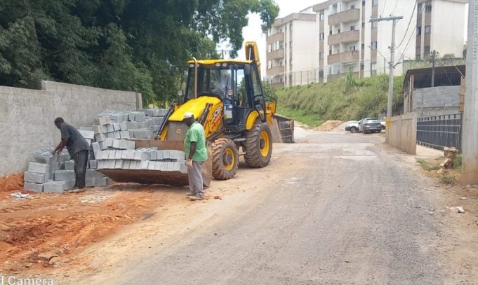 Com a estiagem Prefeitura segue com as manutenções e melhorias de vias e estradas rurais