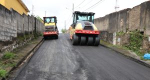 Prefeitura executa serviços de pavimentação e melhorias de vias por toda a cidade