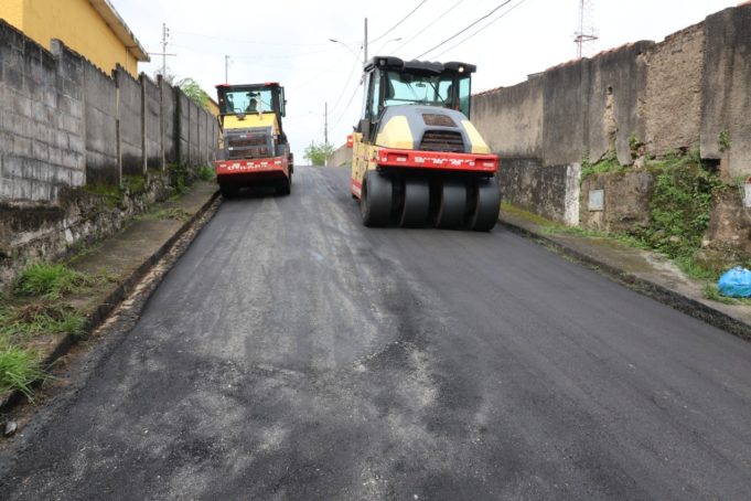 Prefeitura executa serviços de pavimentação e melhorias de vias por toda a cidade