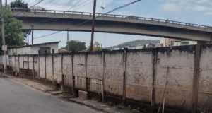 Prefeitura realiza ação para retirada de lixo em via pública