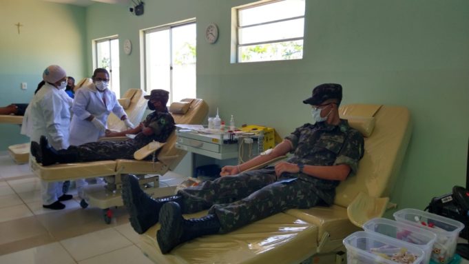 Voluntários do TG fazem doação de sangue no PACE