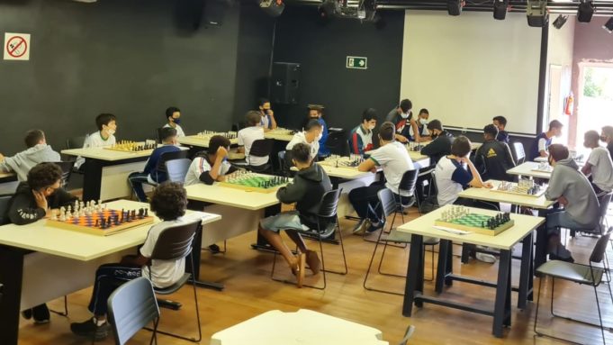 Torneio de xadrez movimentou a Praça CEUs no fim de semana