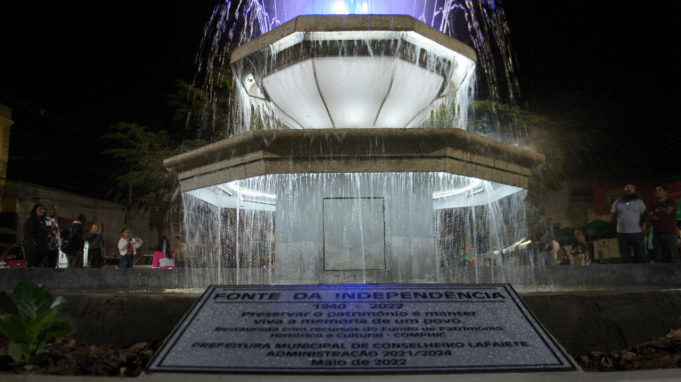 Fonte da Independência é inaugurada com grande festa na Praça Tiradentes