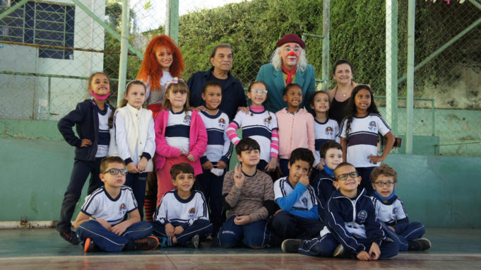 Dedé Santana visita escola municipal e centro cultural