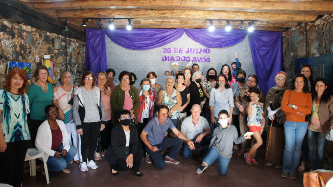 CAFÉ COM CAUSOS CELEBRA O DIA DA VOVÓ