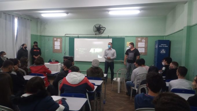 E. M. Luiz Carlos Gomes Beato realiza ações e palestras mantendo ensino diversificado e de qualidade em nossa região