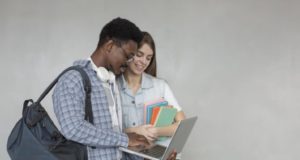 PROCESSO SELETIVO DE ESTÁGIO REMUNERADO PARA ESTUDANTES DE ENGENHARIA ELÉTRICA E ADMINISTRAÇÃO