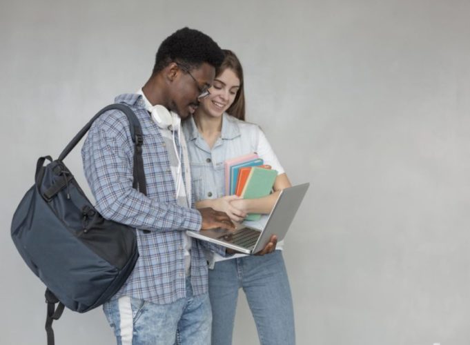 PROCESSO SELETIVO DE ESTÁGIO REMUNERADO PARA ESTUDANTES DE ENGENHARIA ELÉTRICA E ADMINISTRAÇÃO