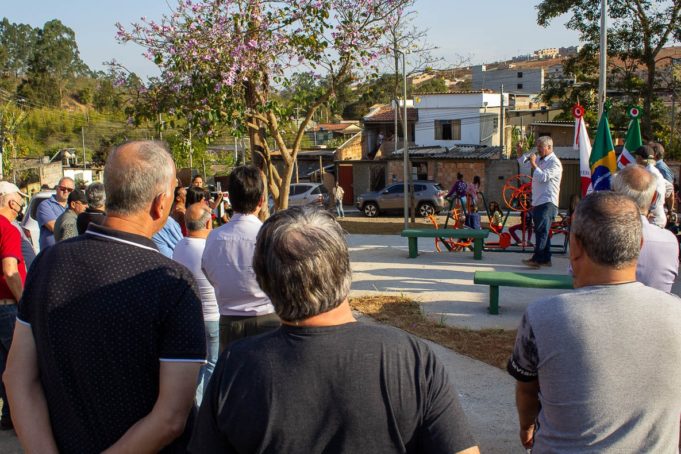 Prefeitura entregou academia e praça revitalizada no Bairro Jardim do Sol