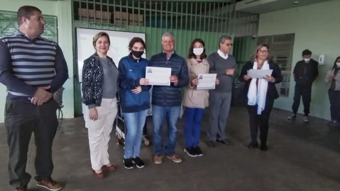 Momento cívico na Escola Municipal Luiz Carlos Gomes Beato