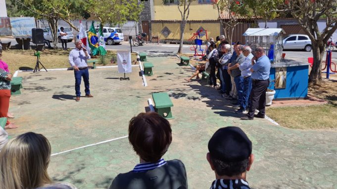 Mais uma praça revitalizada foi entregue nesta sexta-feira pela prefeitura.
