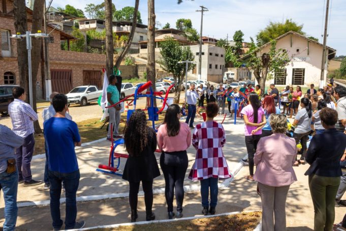 Prefeitura inaugura academia ao ar livre e revitalização de mais uma praça