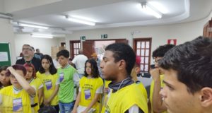 Alunos do Projeto Eleitores do Futuro colaboraram com as eleições no 1º turno