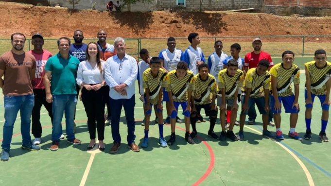 Prefeitura entrega mais uma obra, nova quadra no Bairro Santa Maria