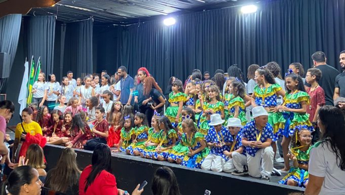 VIII Festival de Dança Escolar lota Teatro Municipal e encanta presentes