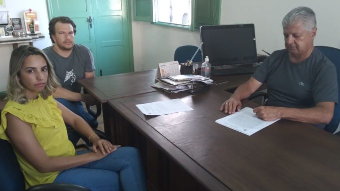 Prefeitura finaliza processo de regularização fundiária de mais de 160 imóveis.