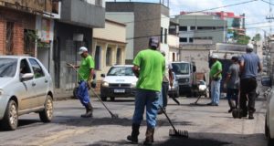 Prefeitura realiza Operação tapa-buracos por toda a cidade