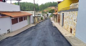 Vários bairros da cidade recebem obras de pavimentação