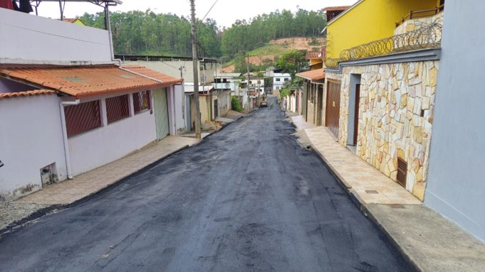 Vários bairros da cidade recebem obras de pavimentação