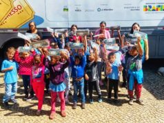 A criançada fez a festa com a participação no cinema em uma carreta!