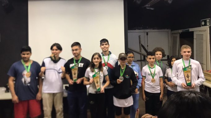 Fase Municipal do JEMG na modalidade de Xadrez é um sucesso com participação de 11 escolas e 50 alunos.