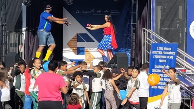 Alunos da Rede Municipal de Ensino participam do programa Fecomércio na Rua