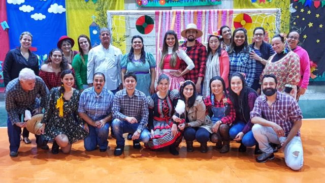 Equipe Multiprofissional na Atenção Primária realiza a Quadrilha Julina no Ginásio Poliesportivo