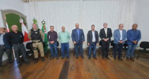 Lafaiete recebe vice-governador do Estado em assembleia com 15 prefeitos da região