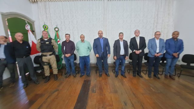 Lafaiete recebe vice-governador do Estado em assembleia com 15 prefeitos da região