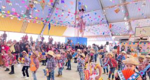 Escola Municipal Dr. Rui Pena recebeu alunos, pais e comunidade em grande festividade