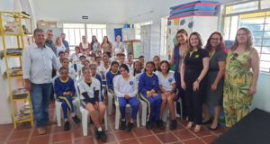 Prefeitura e AABB entregam kits escolares para alunos do programa