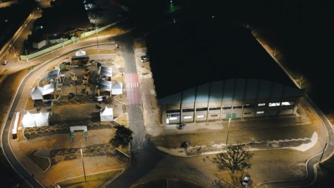 GINÁSIO POLIESPORTIVO RECEBE NOVA ILUMINAÇÃO NA ÁREA EXTERNA