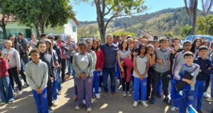 Momento cívico acontece na Escola Arnaldo Rodrigues Pereira