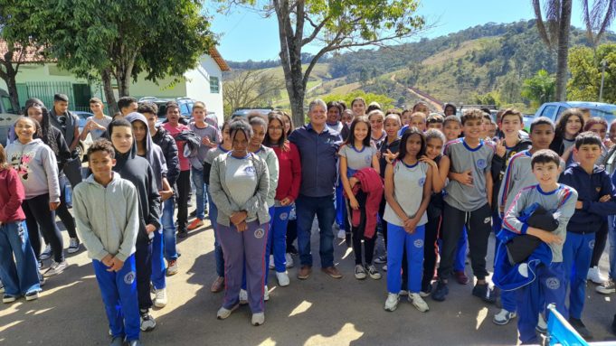 Momento cívico acontece na Escola Arnaldo Rodrigues Pereira