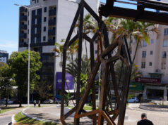 Gerdau doa escultura de aço para a cidade de Conselheiro Lafaiete e artistas oferecem workshop sobre arte pública