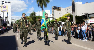 Desfile Cívico leva para a avenida cerca de 30 mil pessoas