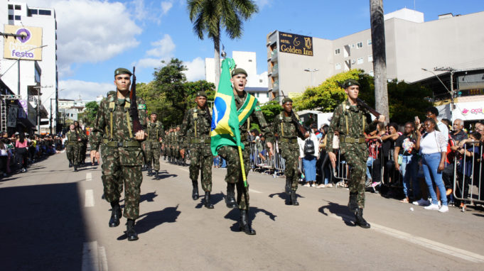 Desfile Cívico leva para a avenida cerca de 30 mil pessoas