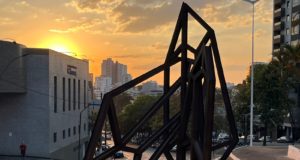 Prefeitura e Gerdau inauguram monumento “Da terra brotam coisas”