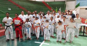 Atletas recebem reconhecimento em cerimônia no ginásio poliesportivo