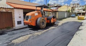 Lafaiete recebe obras de pavimentação por toda a cidade.