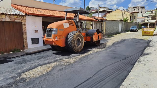 Lafaiete recebe obras de pavimentação por toda a cidade.
