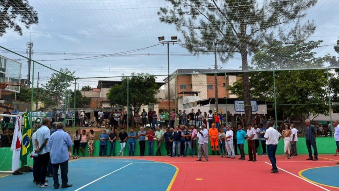 Prefeitura entrega revitalização da quadra e academia ao ar livre no Bairro Paulo VI