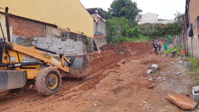 Abertura de rua visa facilitar a vida de moradores do Bairro Alvorada