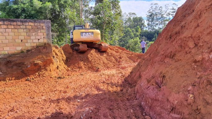 Prefeitura inicia obra do muro de contenção na Rua Frei Leopoldo