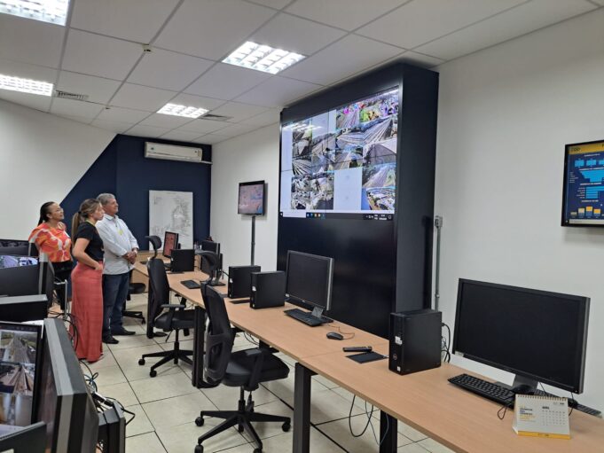 Prefeito de Lafaiete é recebido no Centro de Controle Operacional da MRS em Juiz de Fora para tratar da inauguração do viaduto da Cachoeira