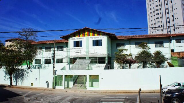 Momento cívico marca a entrega das obras de reforma, ampliação e acessibilidade do prédio da Escola Municipal Doriol Beato.