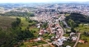 Prefeitura de Lafaiete leva dignidade a mais de 2 mil famílias através de um amplo projeto de regularização fundiária.