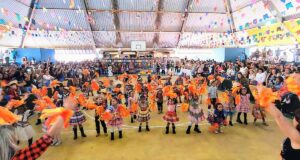 Emoção, alegria e união marcaram a tradicional festa junina da Escola Municipal “Dr. Rui Pena” – CAIC