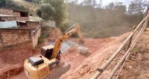 Contenção da rua Frei Leopoldo avança em ritmo acelerado