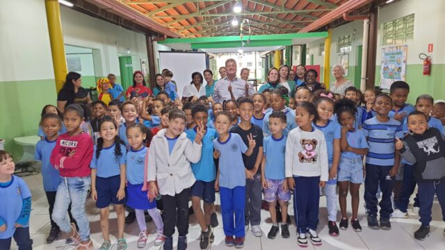 Escola no bairro JK inaugura sala de leitura e melhorias